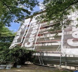 Rozpoczęto docieplenie wschodniej ściany szczytowej budynku przy ul. Skrzatów 7