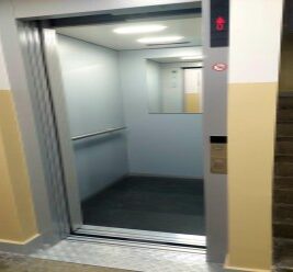 Wymiana dźwigu przy ul.&nbsp;Leonarda 13