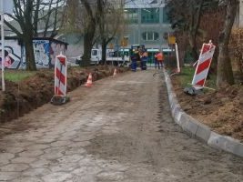 Remont drogi dojazdowej do budynków:  B.Chrobrego 4 oraz K.Wielkiego 13