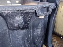 Wandalizm – podpalenie pojemników na&nbsp;odpady