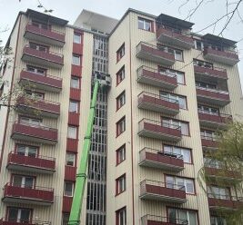 Rozpoczęto wymianę okien na&nbsp;klatce schodowej przy ul.&nbsp;Rymwida 6