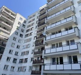 Termomodernizacją ścian zewnętrznych w&nbsp;budynku przy ul.&nbsp;Zana 13