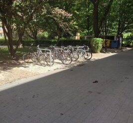 Parking dla rowerów na&nbsp;wniosek mieszkańców Os.&nbsp;Sienkiewicza