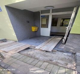 Naprawa hydroizolacji wejścia do&nbsp;budynku B.&nbsp;Chrobrego 10